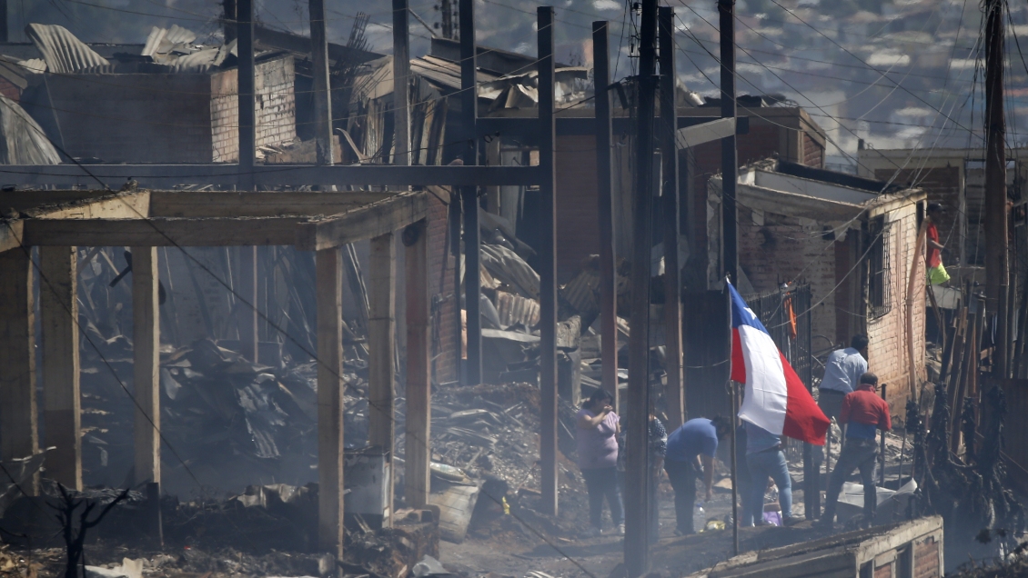 Valparaíso: Gobierno estudiará soluciones habitacionales para afectados por incendio