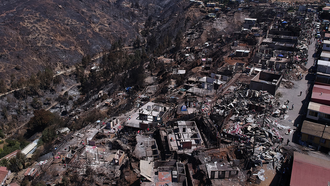 Damnificados por incendio de Valparaíso recibirán subsidio de arriendo de 300 mil pesos