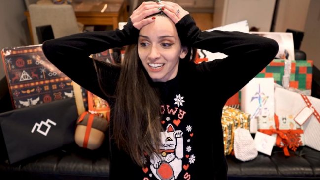 La amiga secreta de Bill Gates recibió un paquete de 36 kilos lleno de regalos