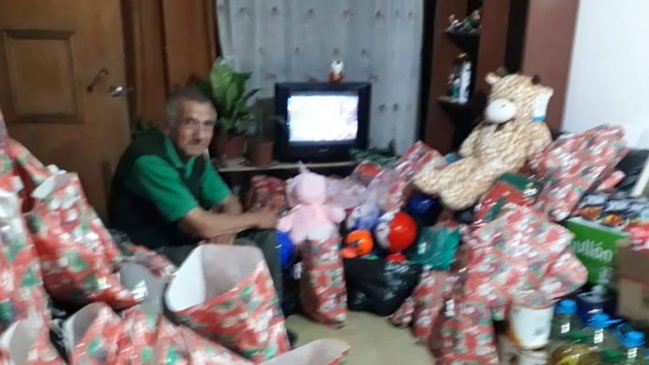 Conductor que llevaba a su mujer en la micro realizó hermoso gesto navideño