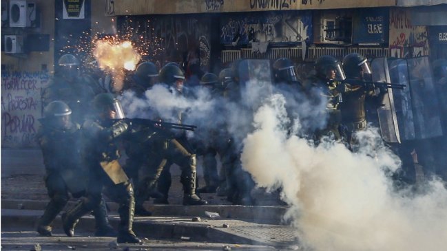 Carabinero que disparó en el Liceo 7 quedó en prisión preventiva por herir a otro manifestante