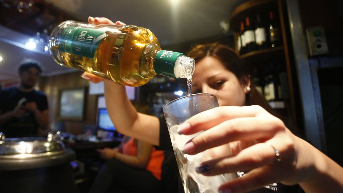 Académica por consumo juvenil de alcohol: Falta un control efectivo