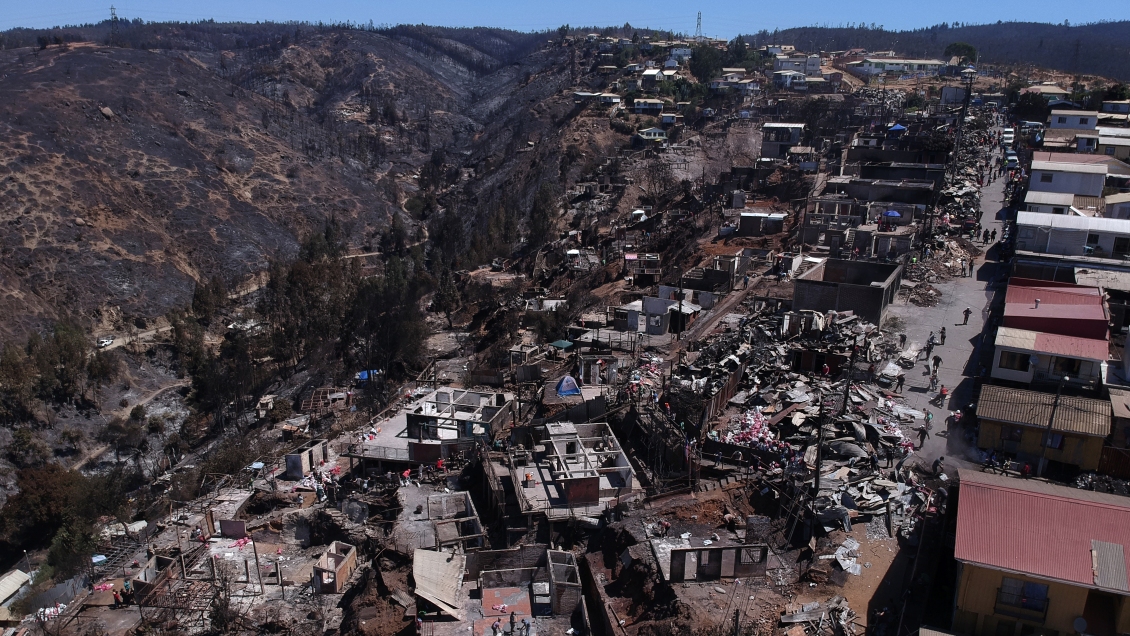 Desafío Levantemos Chile entregará ayuda y regalos de Navidad tras incendio en Valparaíso