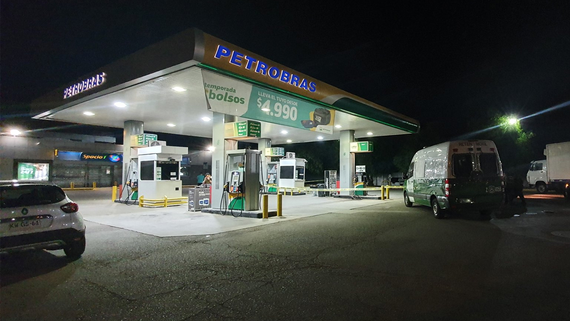 Fallido robo de caja fuerte en bencinera terminó con tres detenidos en Maipú