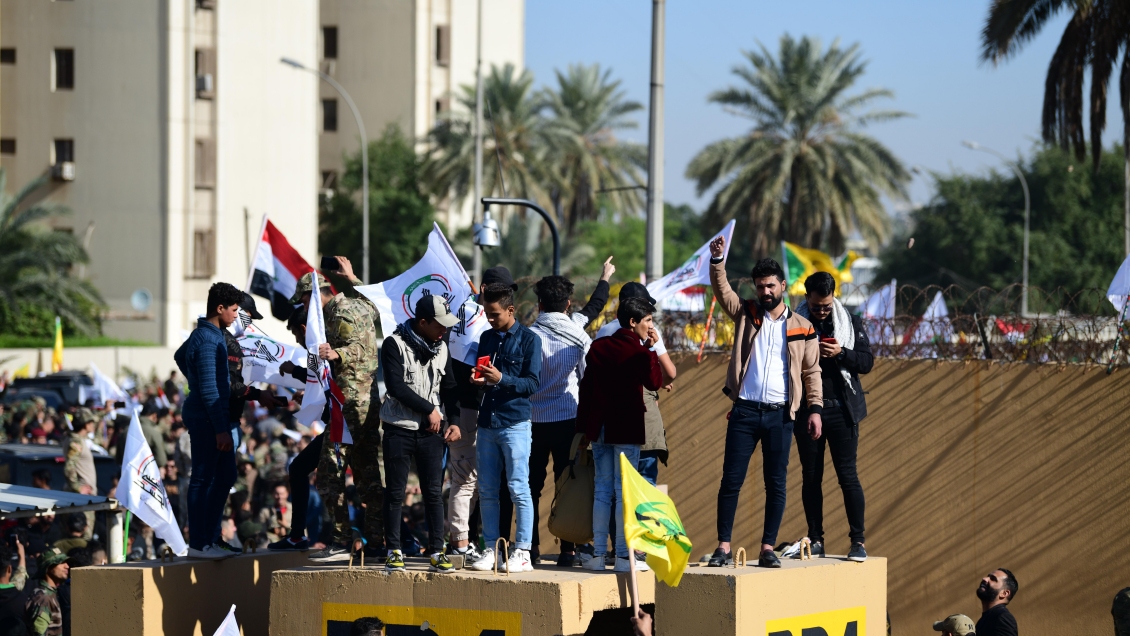 Cientos de manifestantes irrumpieron en la Embajada de EEUU en Bagdad