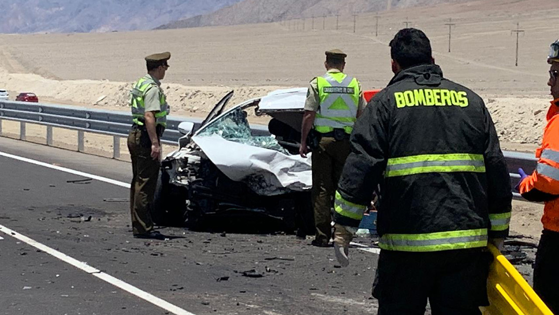 Dos fallecidos y seis heridos dejó accidente vehicular en Mejillones