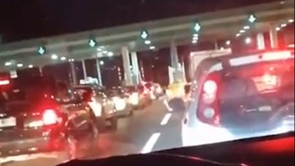   Automovilistas protestan a bocinazos tras alza en el peaje más caro de Chile 