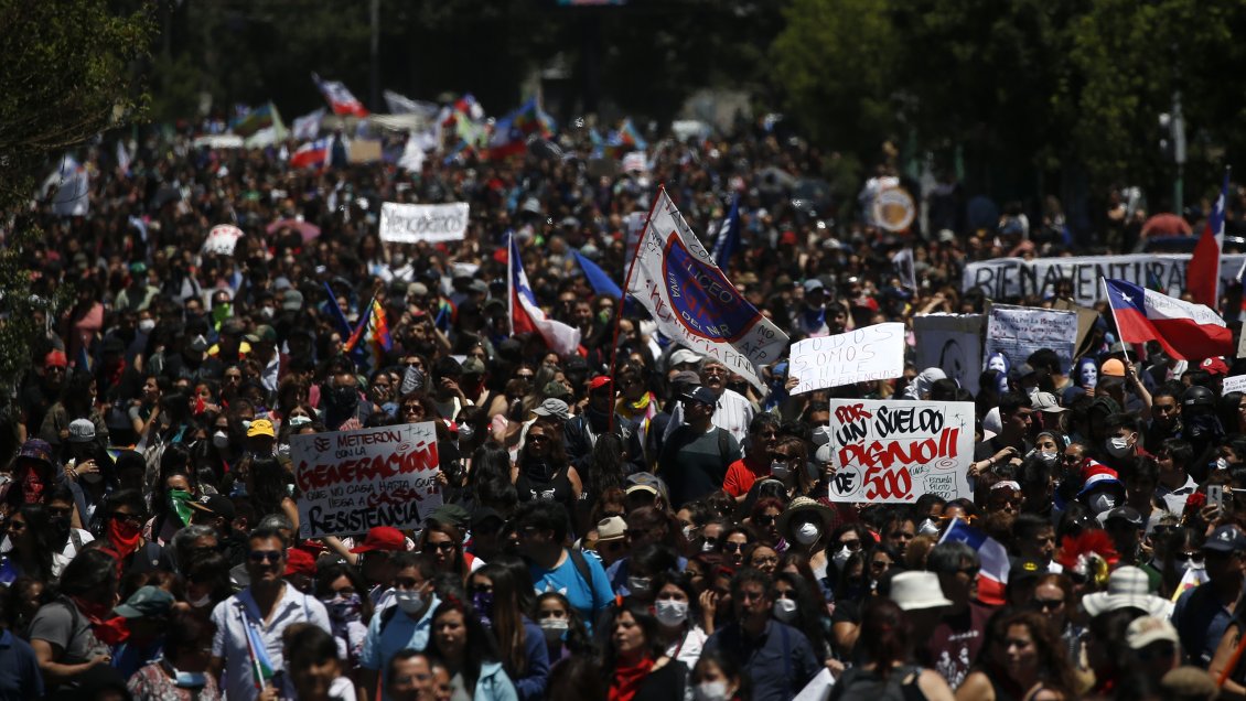 Gobierno atribuyó Imacec negativo de noviembre a manifestaciones: Afectan las cadenas de producción
