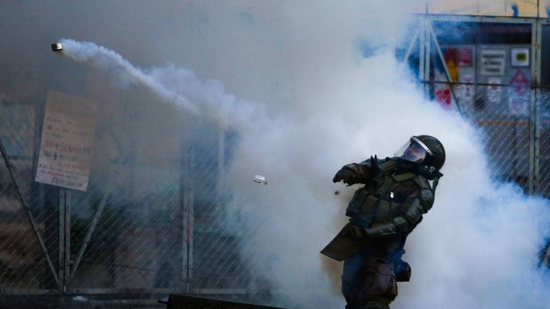 INDH se querellará por profesor que perdió ojo tras presunto impacto de lacrimógena en su rostro