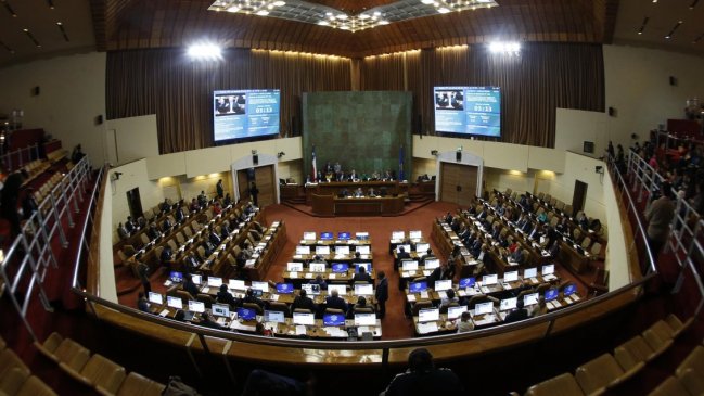 Diputado RN propone cambio legal para que el Congreso trabaje en febrero