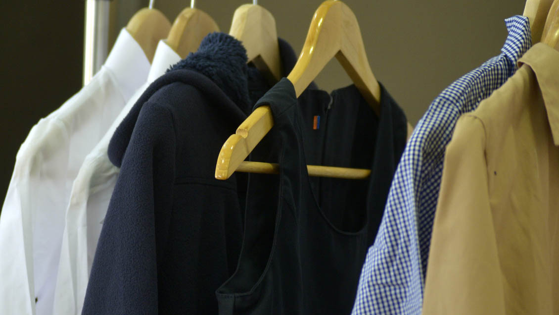 FNE detectó prácticas ilícitas en contratos de exclusividad entre colegios y proveedores de uniformes