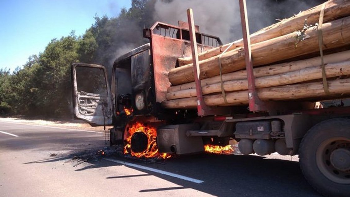 Desconocidos quemaron un camión en las cercanías de Collipulli