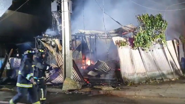 Incendio destruyó una vivienda en Quinta Normal