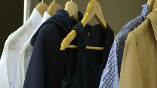 FNE detectó prácticas ilícitas en contratos de exclusividad entre colegios y proveedores de uniformes