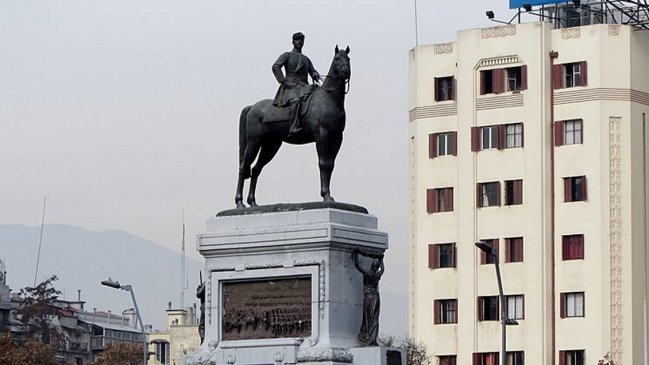 Consejo de Monumentos definirá el miércoles si mantiene en su lugar la estatua del general Baquedano