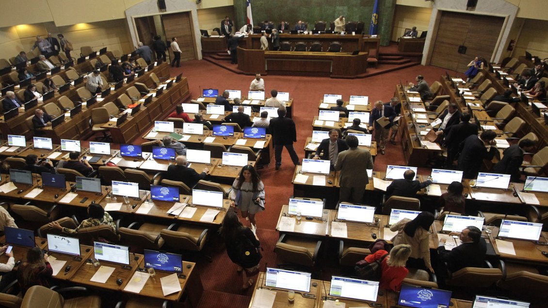 Oposición evalúa presentar acusaciones constitucionales contra intendentes de Los Ríos y Valparaíso