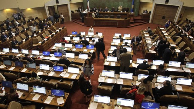 Oposición evalúa presentar acusaciones constitucionales contra intendentes de Los Ríos y Valparaíso