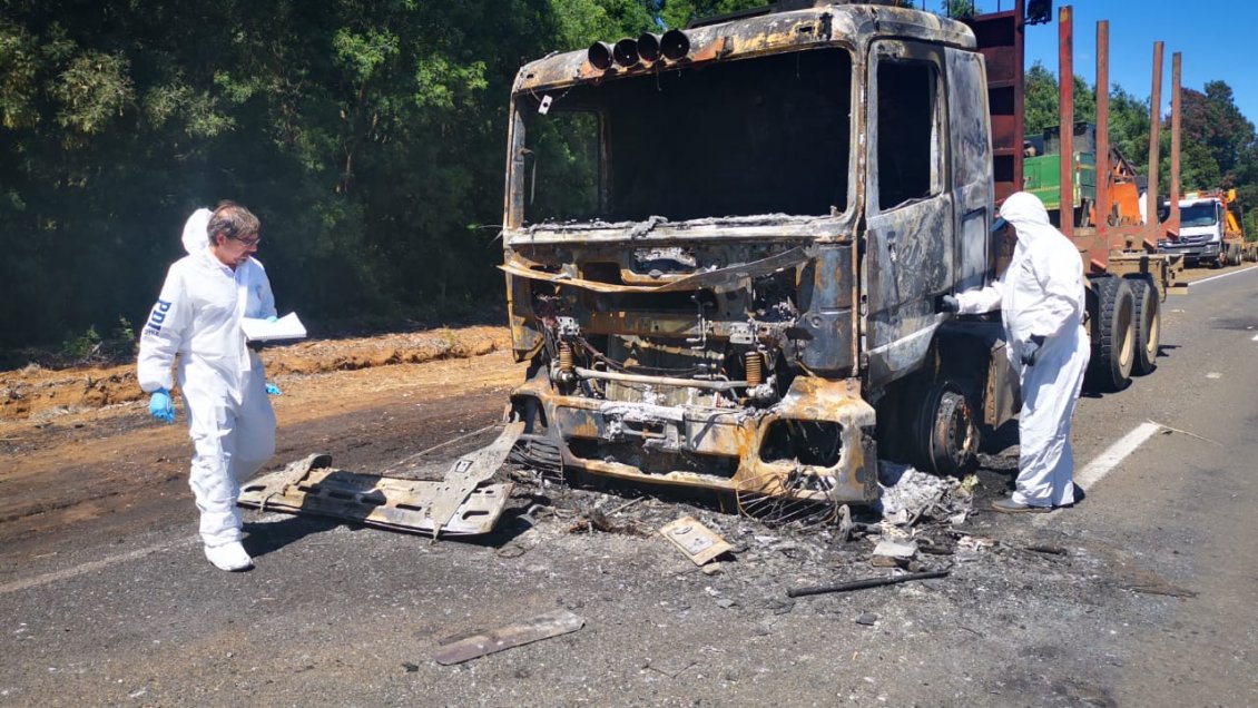 Decretan arresto domiciliario para imputado por incendiar camión en Collipulli