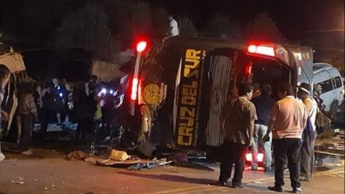 Perú: Volcamiento de un bus deja al menos 14 fallecidos en Arequipa