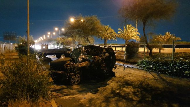 Vespucio Norte: Conductor murió tras chocar con camión repleto de rejas 