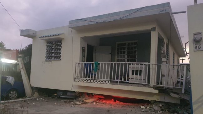  Fuerte sismo derribó varias viviendas en Puerto Rico  