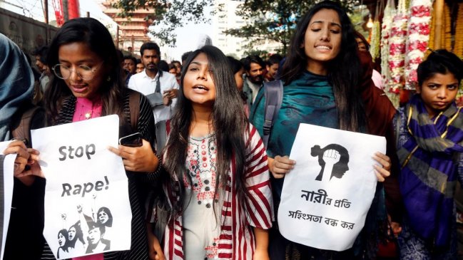  Violación de estudiante desata protestas en universidad de Bangladesh  
