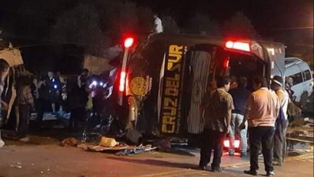 Perú: Volcamiento de un bus deja al menos 14 fallecidos en Arequipa
