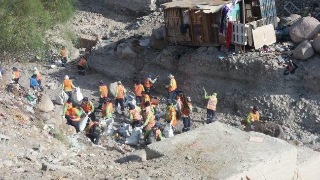 Retiran más de 50 toneladas de basura en primer operativo de limpieza del río San José en Arica
