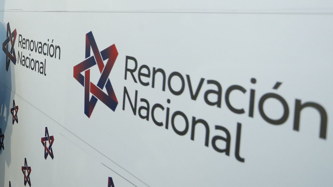 Amplio grupo de dirigentes de RN se pronuncia a favor de una nueva Constitución