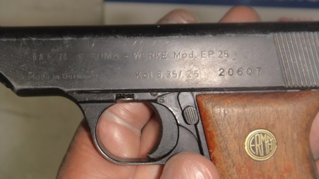 Turista quedó en prisión preventiva tras ser descubierto con una pistola en su equipaje