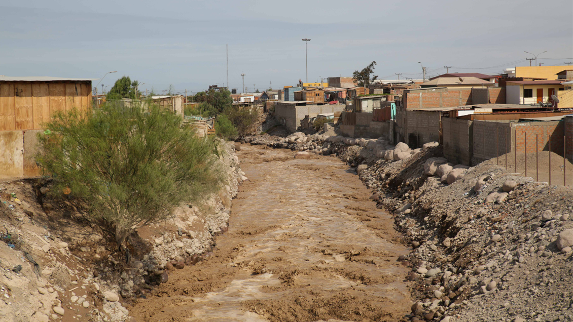 Radiografía a los 802 campamentos en Chile: 60 en zonas de riesgo de incendio, derrumbe o inundaciones