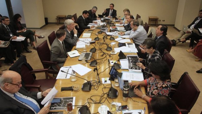 Continúa discusión en el Senado por fórmula para paridad de género en el proceso constituyente