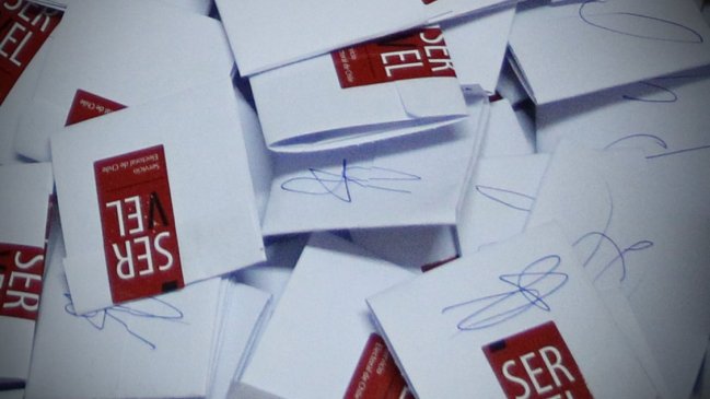 Organizaciones migrantes entregaron carta al Servel rechazando exclusión del plebiscito