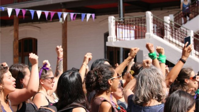 Coordinadora 8M llama a huelga para el Día de la Mujer y pide salida de Plá y Piñera