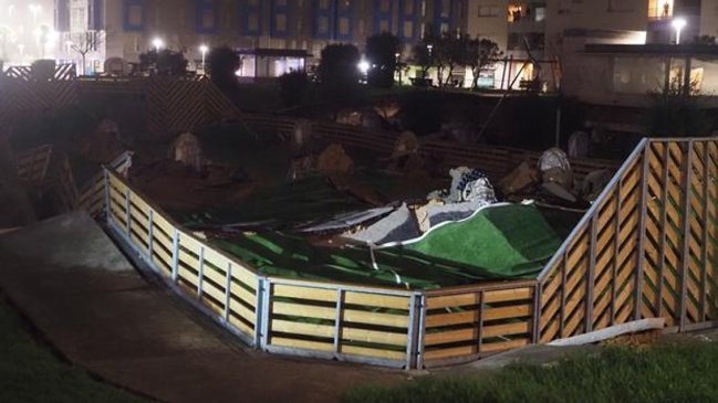 Buscan víctimas tras hundimiento de parque sobre estacionamiento subterráneo en España