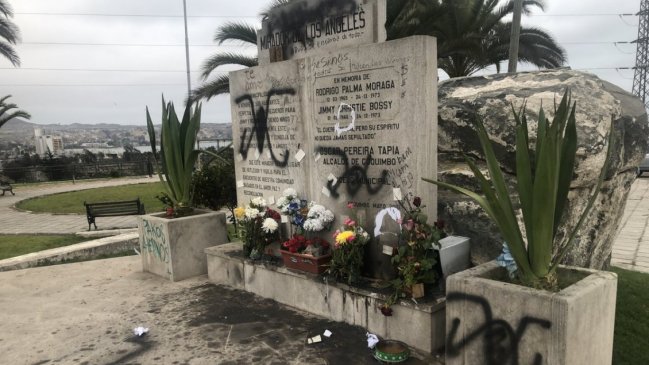  Nuevo ataque a memorial de DDHH con el símbolo de Patria y Libertad  
