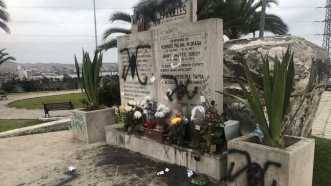 Nuevo ataque a memorial de DDHH con el símbolo de Patria y Libertad