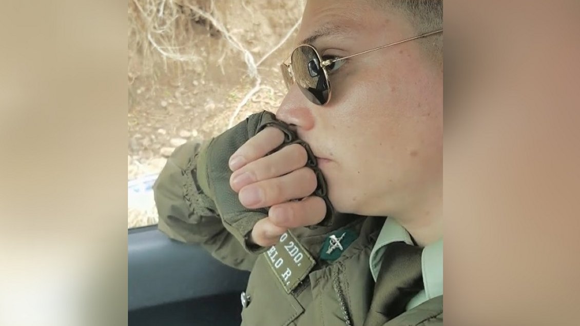 Carabinero acusa que lo arrestaron por 15 días tras denunciar homofobia de un superior