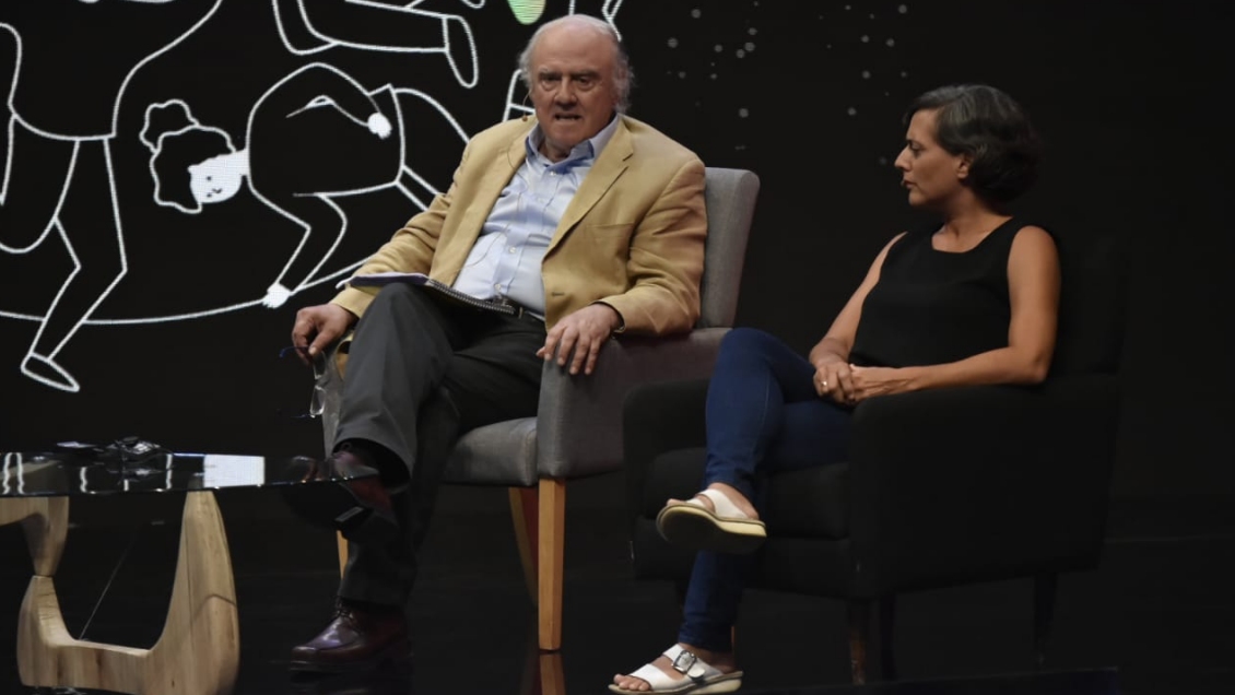 Agustín Squella: La democracia en el mundo pasa por su decadencia definitiva