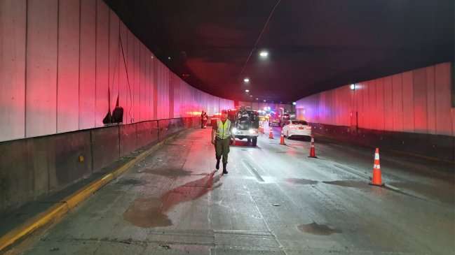 Motociclista murió tras chocar contra muro de túnel en Costanera Norte