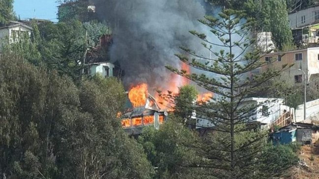 Incendio afectó a vivienda de material ligero en Viña del Mar