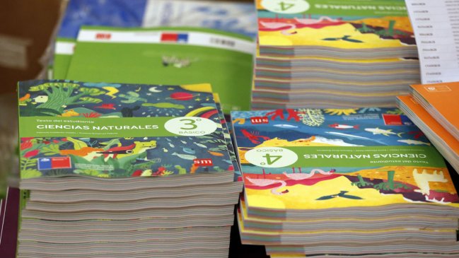 Colegios: Denuncias por exigencias especiales de textos, útiles y uniformes bajan 65% en cinco años