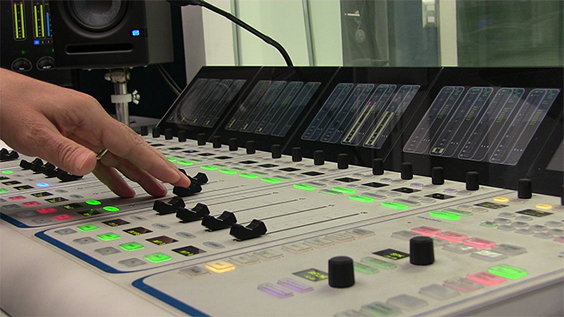 Cadem: Radios destacan nuevamente como el medio más confiable