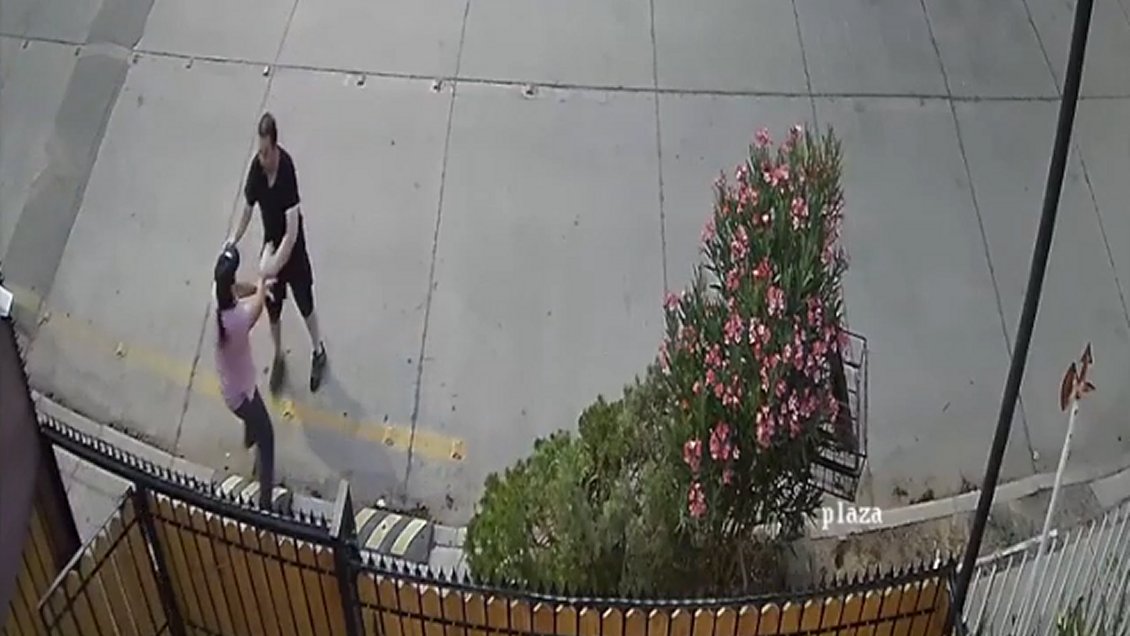 Lesbianas denuncian que vecino las golpeó y amenazó con violarlas para 