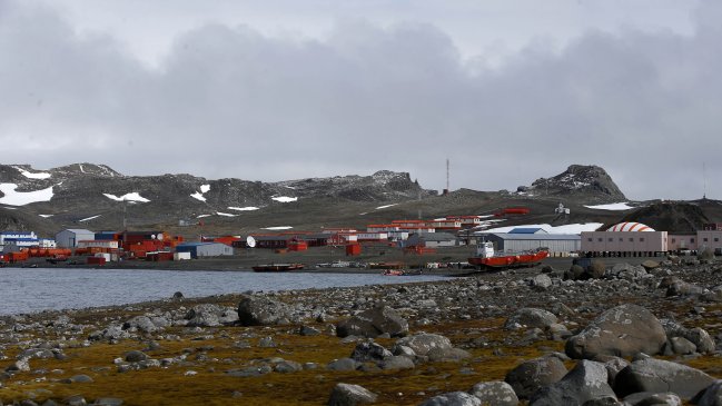 Preocupación por el acelerado derretimiento de hielo y nieve en bases de la Antártica