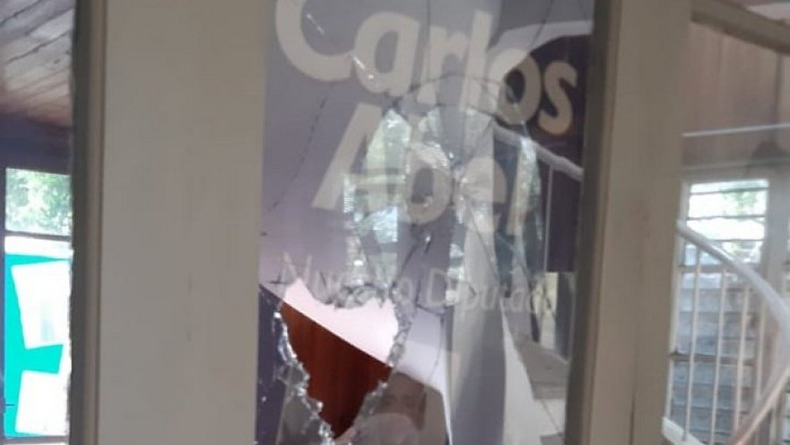 Oficina del diputado Carlos Abel Jarpa en Chillán sufrió ataque