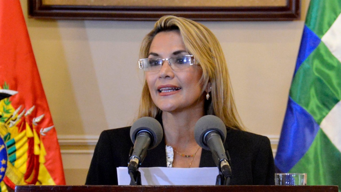 Promulgan ley que amplía el mandato del gobierno interino de Bolivia