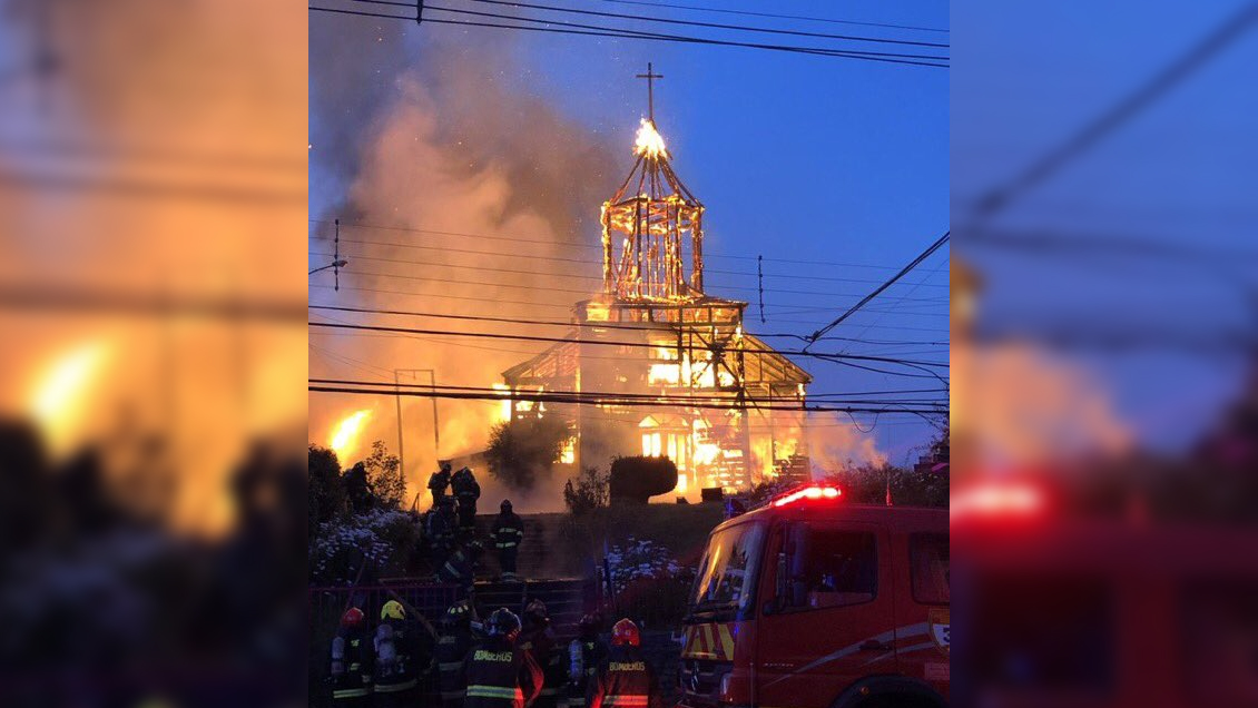 Era Monumento Nacional: Incendio destruyó iglesia San Francisco de Ancud