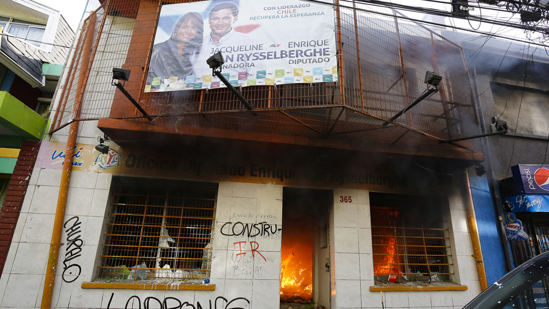 PDI detuvo a dos sospechosos del incendio que afectó a sede de la UDI en Concepción