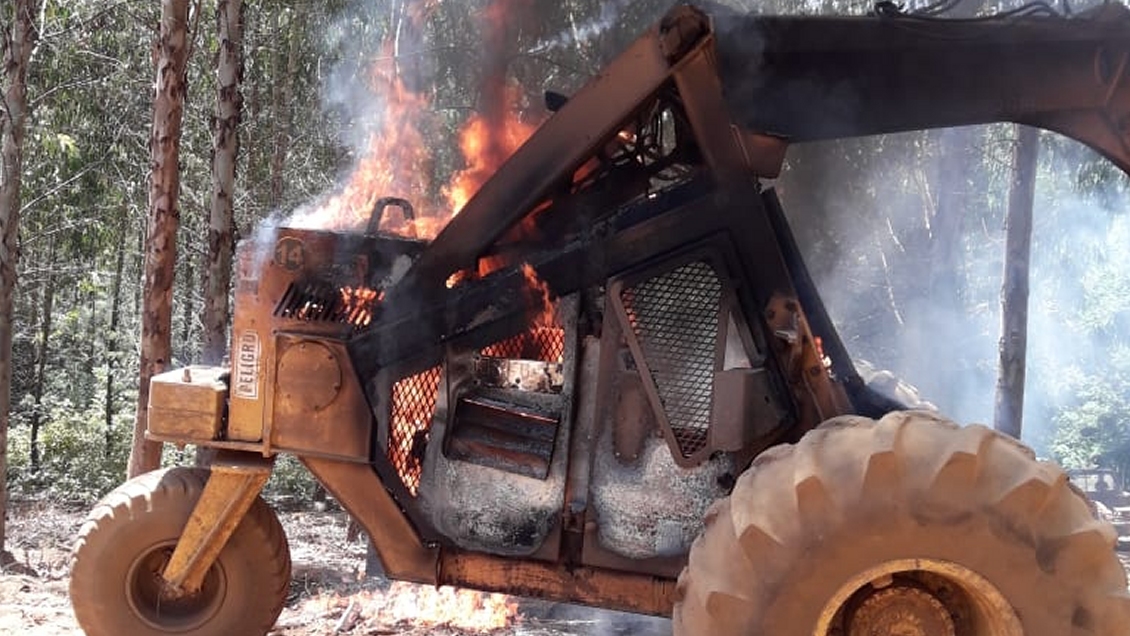 Carabineros investiga la quema de cuatro máquinas forestales en Collipulli